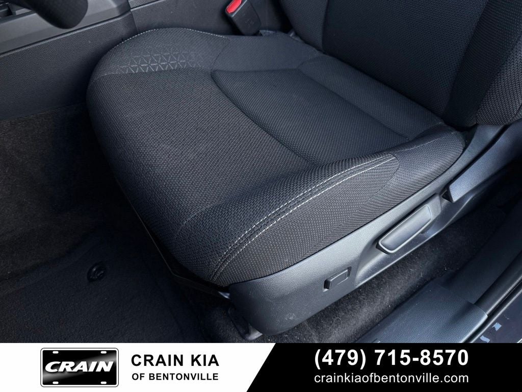 2025 Toyota 4Runner SR5 - 4WD / CLEAN CARFAX / ONE OWNER