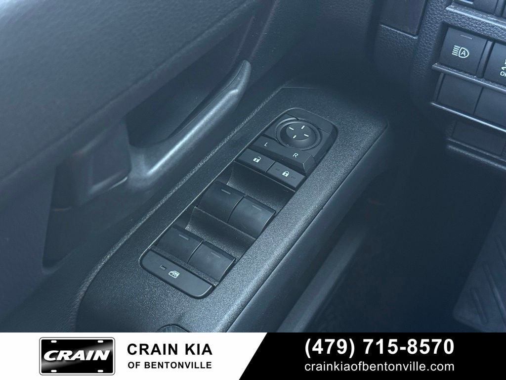 2025 Toyota 4Runner SR5 - 4WD / CLEAN CARFAX / ONE OWNER