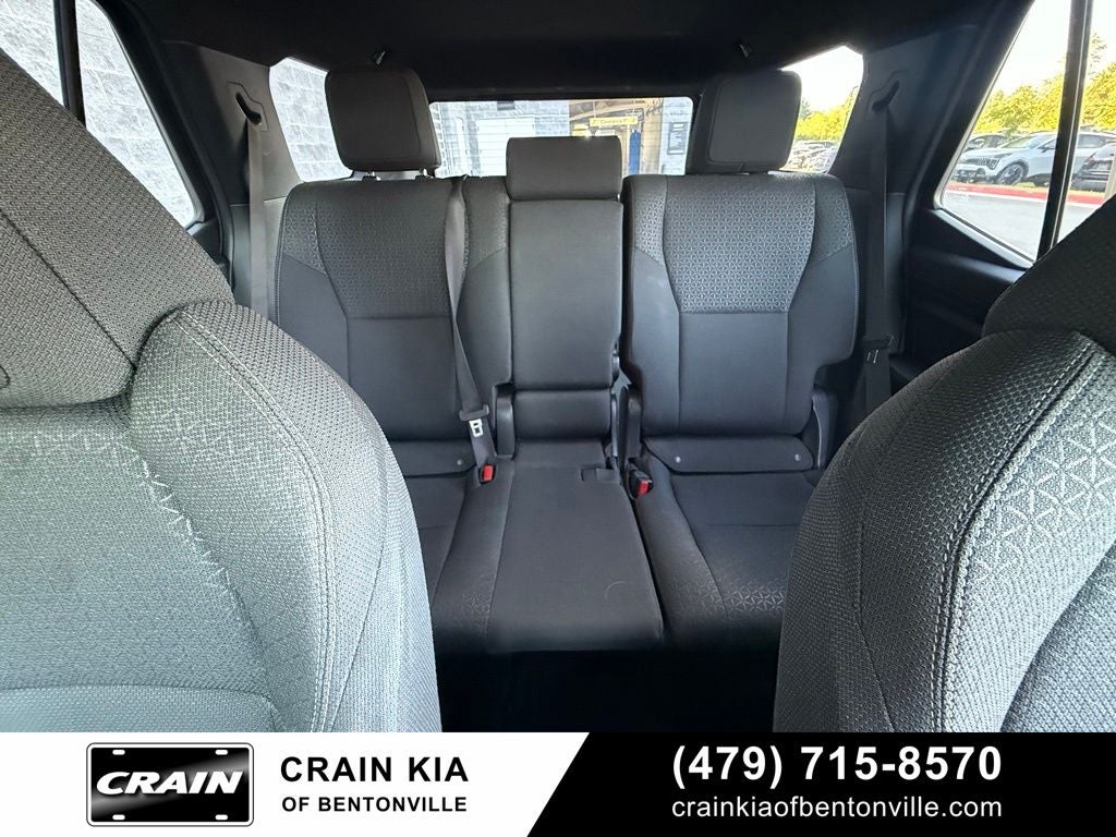 2025 Toyota 4Runner SR5 - 4WD / CLEAN CARFAX / ONE OWNER