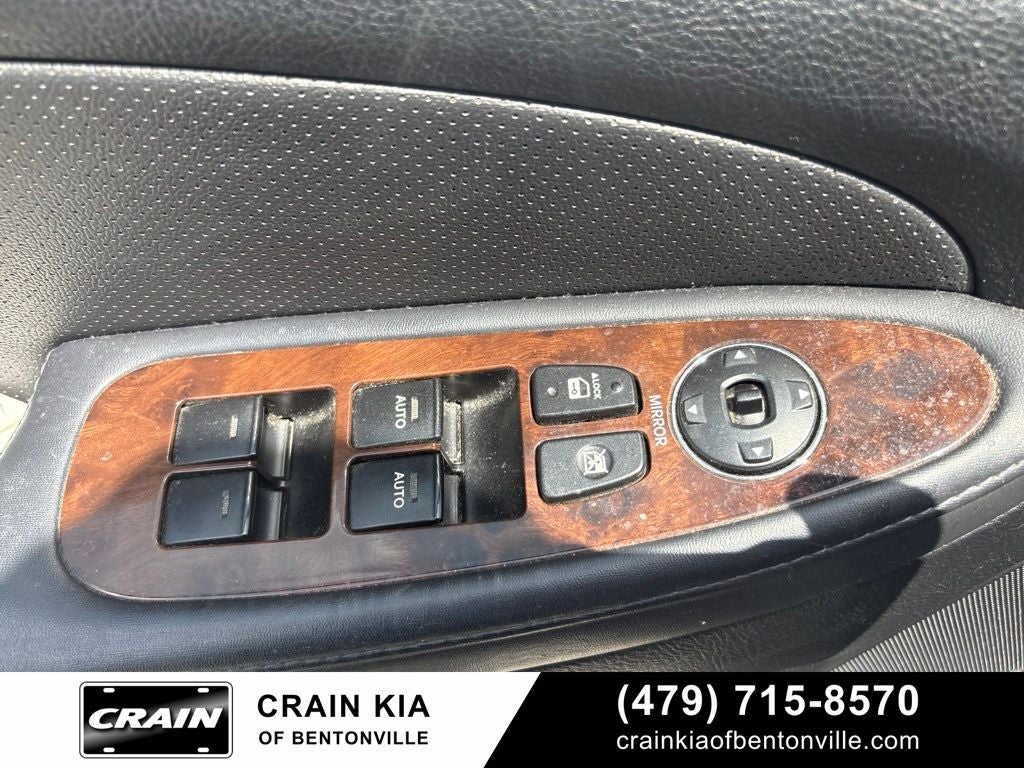 2011 Hyundai GENESIS 4.6 - AWD / SUNROOF / ONE OWNER