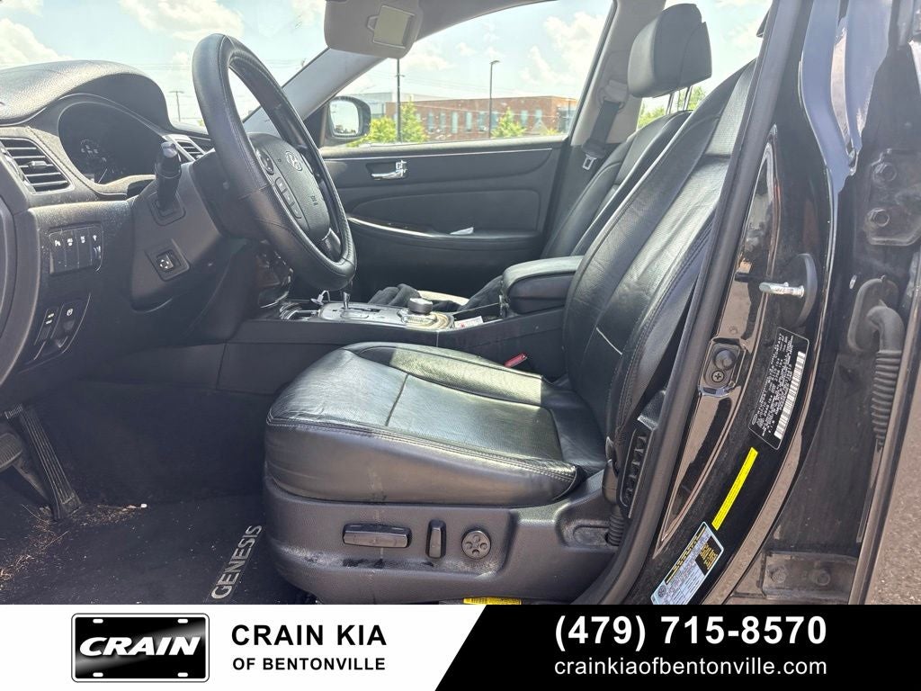 2011 Hyundai GENESIS 4.6 - AWD / SUNROOF / ONE OWNER