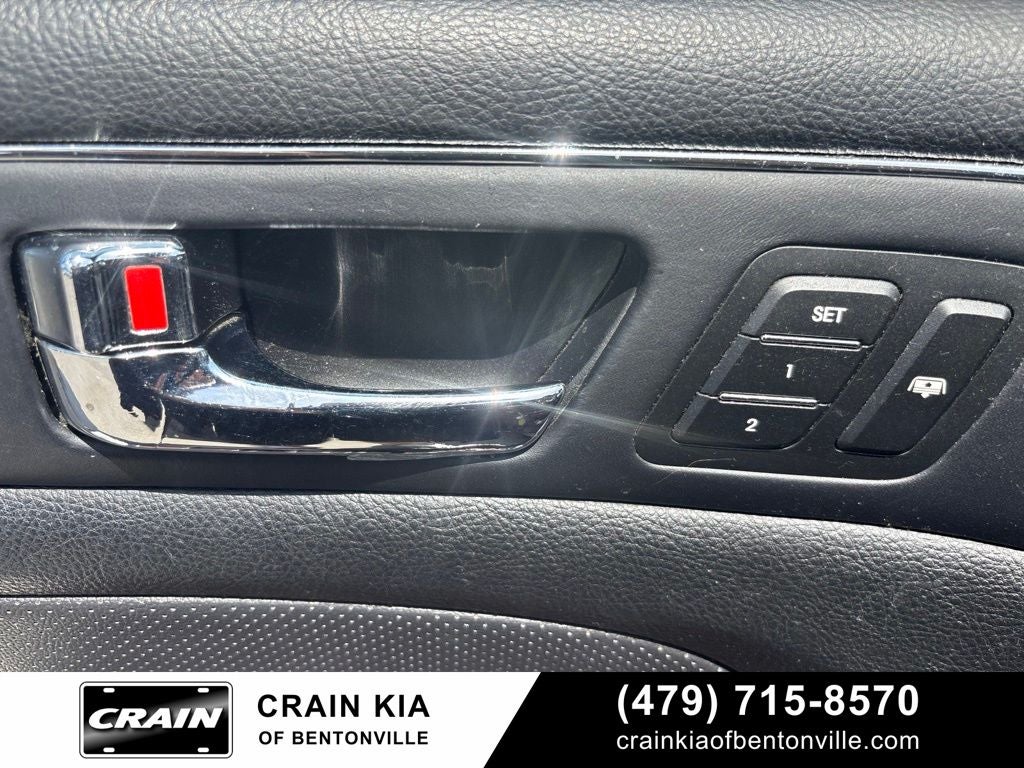 2011 Hyundai GENESIS 4.6 - AWD / SUNROOF / ONE OWNER
