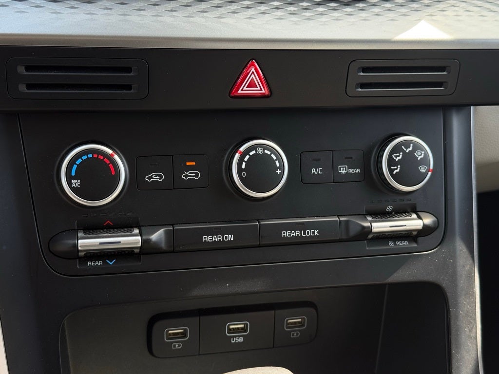 2024 Kia Carnival LX - KIA CPO / CLEAN CARFAX / ONE OWNER