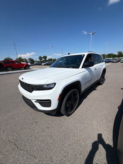 2023 Jeep Grand Cherokee Altitude X 4X4 / HEATED SEATS