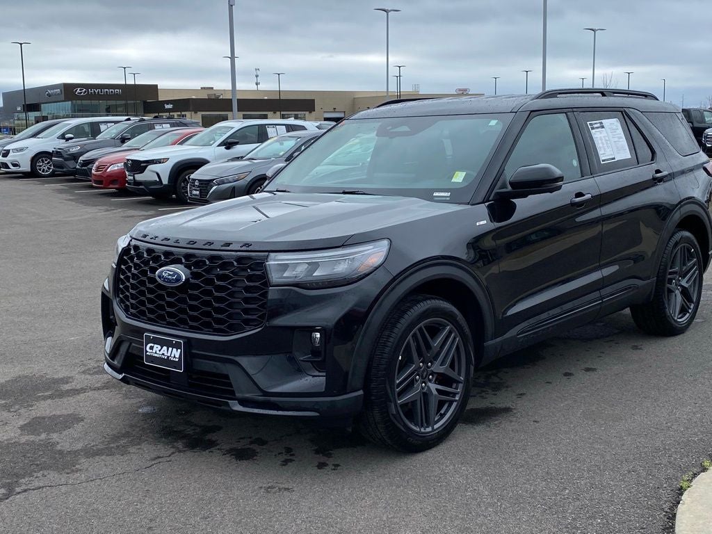 2025 Ford Explorer ST-Line