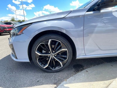 2025 Nissan Altima 2.5 SR ONE OWNER / POWER DRIVERS SEAT / BLIND SPOT