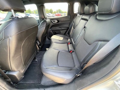 2025 Jeep Compass Latitude 4X4 / HEATED SEATS / ONE OWNER