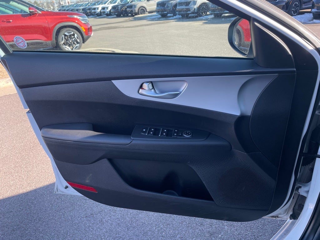 2024 Kia Forte LXS CPO / ONE OWNER