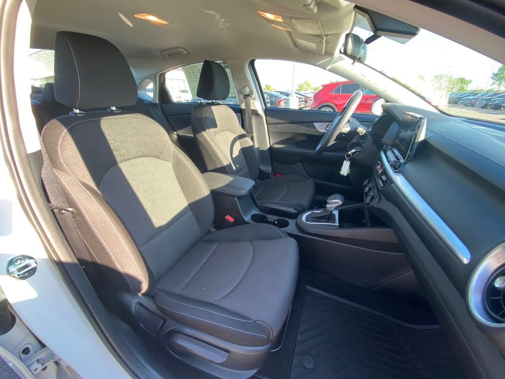 2024 Kia Forte LXS CPO / TECH PACKAGE