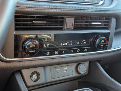 2024 Nissan Rogue SV AWD / ONE OWNER / CLEAN CARFAX