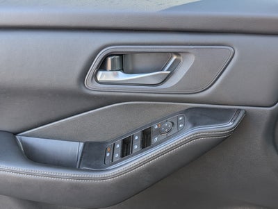 2024 Nissan Rogue SV AWD / ONE OWNER / CLEAN CARFAX