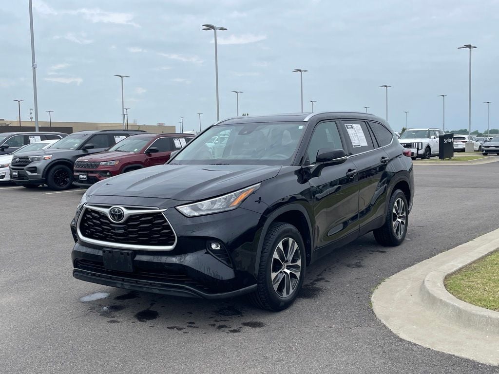 2020 Toyota Highlander XLE MOONROOF / HEATED SEATS