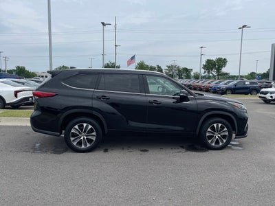 2020 Toyota Highlander XLE MOONROOF / HEATED SEATS