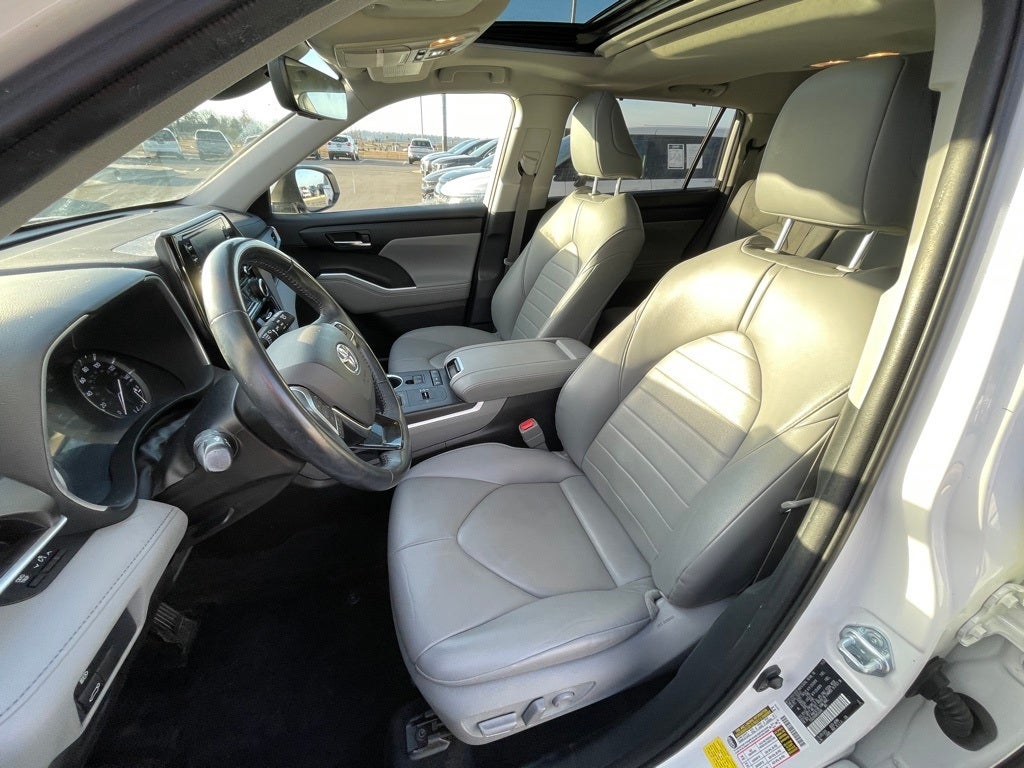 2021 Toyota Highlander XLE HEATED SEATS / POWER LIFTGATE