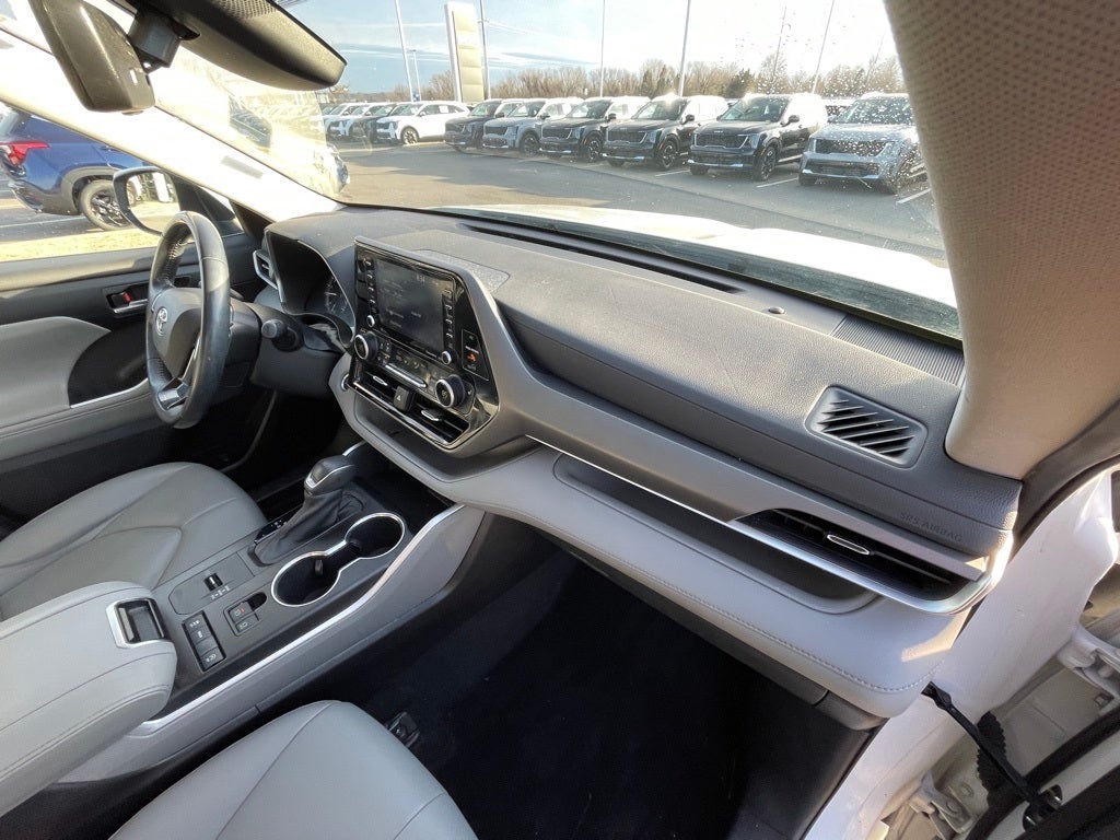 2021 Toyota Highlander XLE HEATED SEATS / POWER LIFTGATE