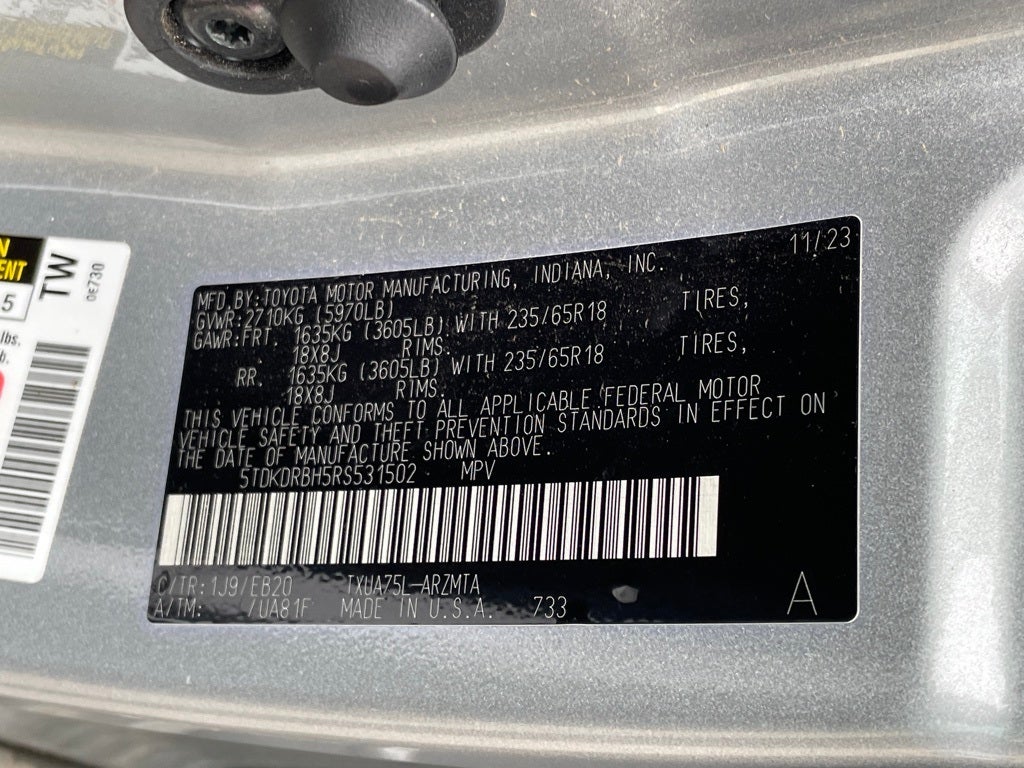 2024 Toyota Highlander LE SUNROOF / CAPT CHAIRS / 3RD ROW