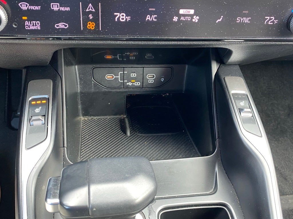 2024 Kia Sorento S AWD / HEATED SEATS