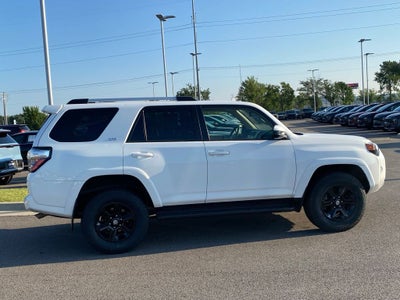 2022 Toyota 4Runner SR5 4X4 / CLEAN CARFAX
