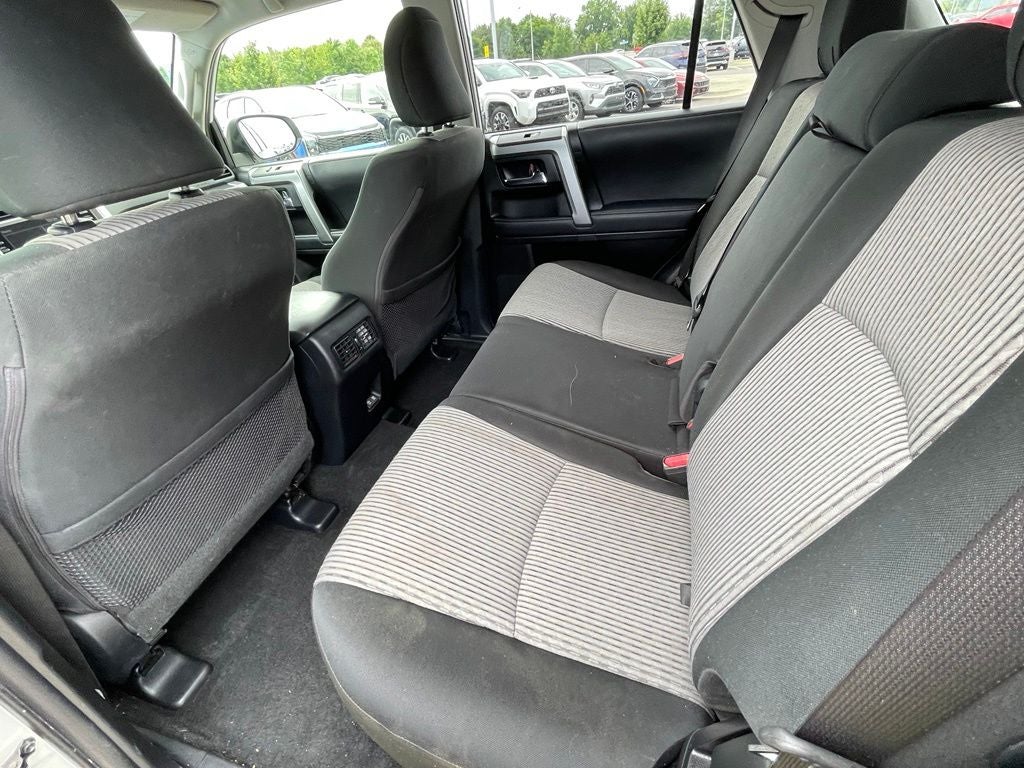 2022 Toyota 4Runner SR5 4X4 / KEYLESS ENTRY