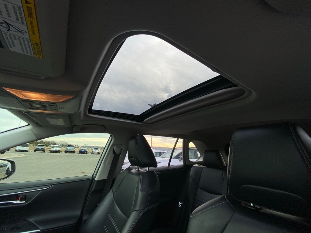 2019 Toyota RAV4 Limited AWD / LEATHER / SUNROOF