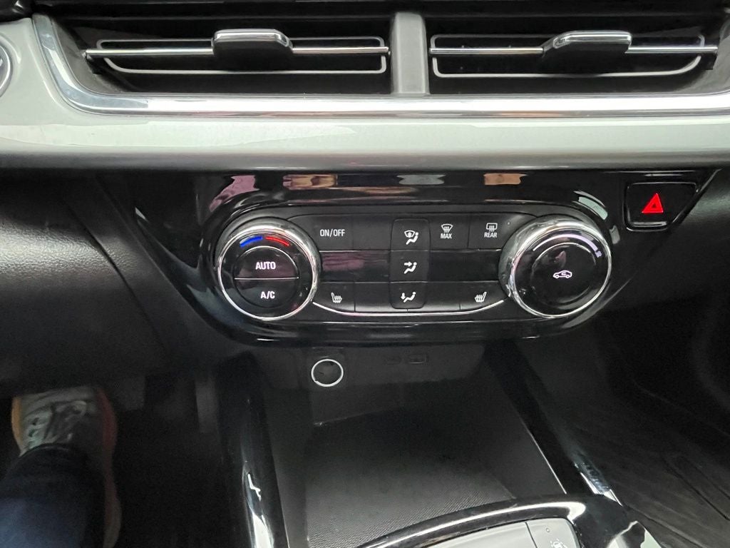 2025 Chevrolet Trax LT HEATED SEATS / ONE OWNER