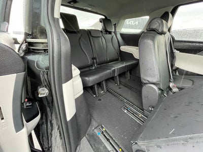 2024 Kia Carnival LX ONE OWNER / CLEAN CARFAX
