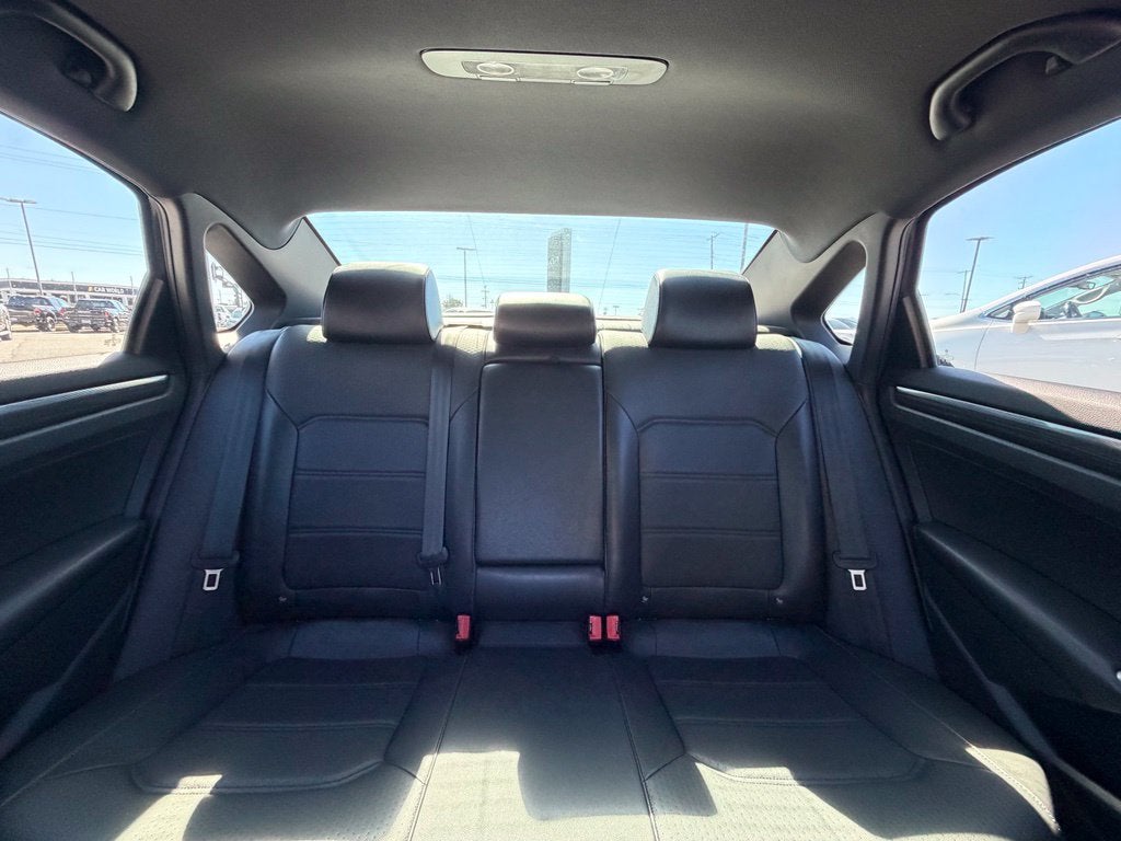 2021 Volkswagen Passat 2.0T R-Line R-Line w/ Sunroof