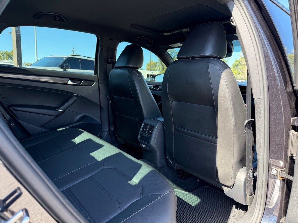 2021 Volkswagen Passat 2.0T R-Line R-Line w/ Sunroof