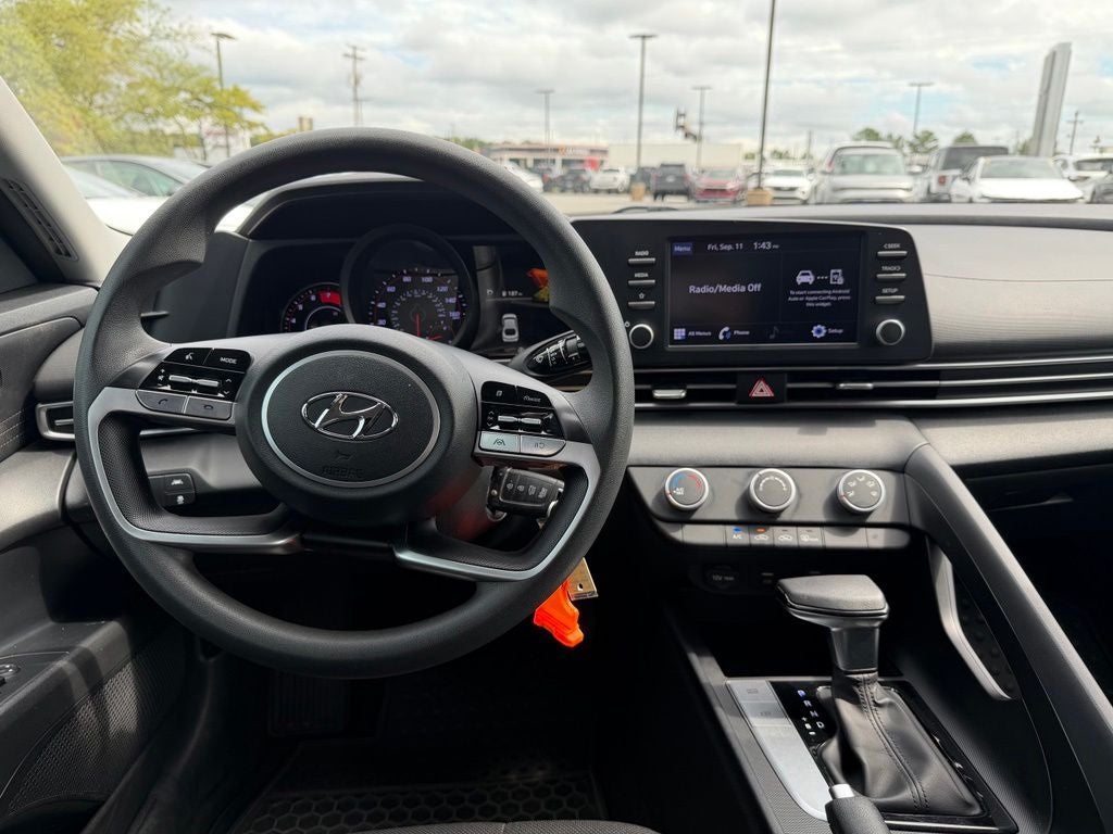 2022 Hyundai ELANTRA SE