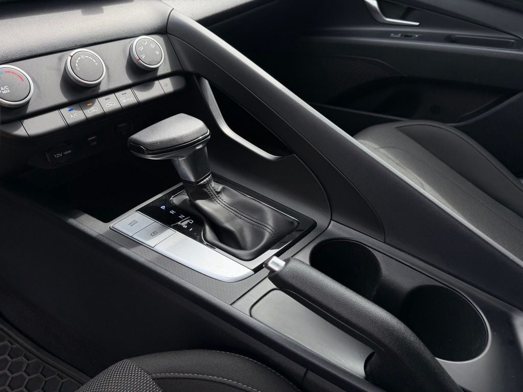 2022 Hyundai ELANTRA SE