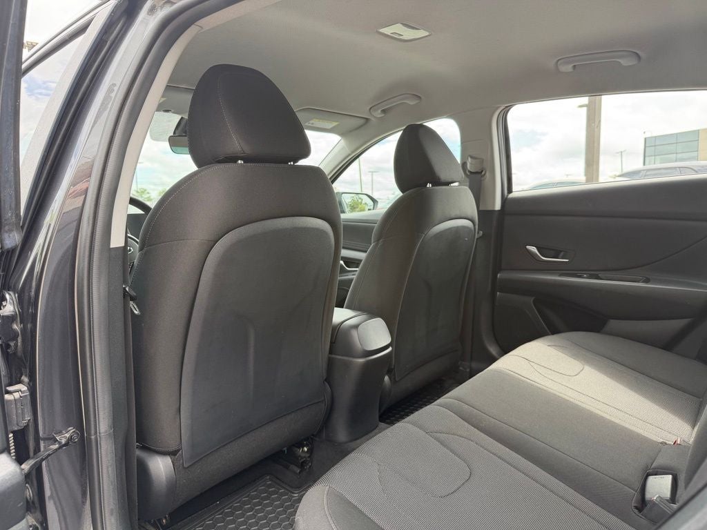 2022 Hyundai ELANTRA SE
