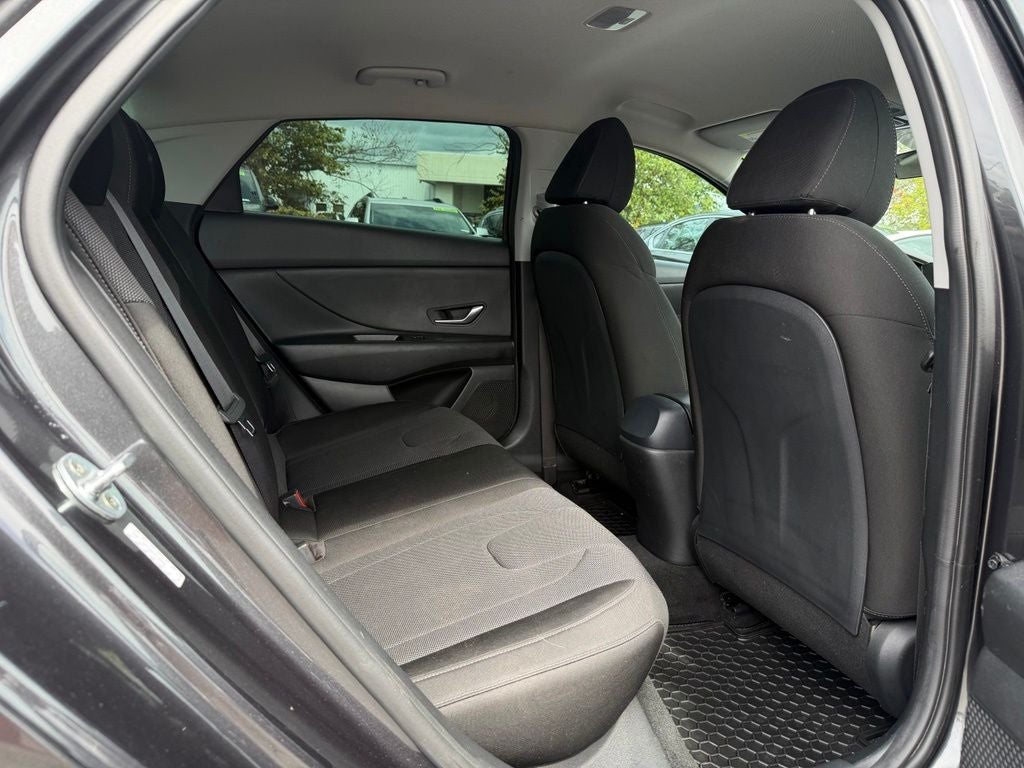 2022 Hyundai ELANTRA SE