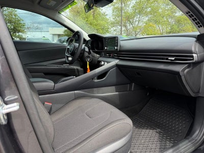 2022 Hyundai ELANTRA SE