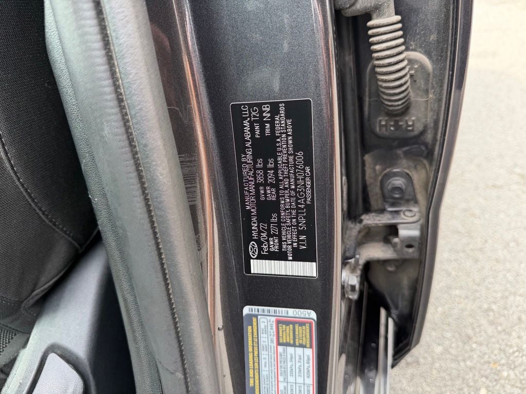 2022 Hyundai ELANTRA SE