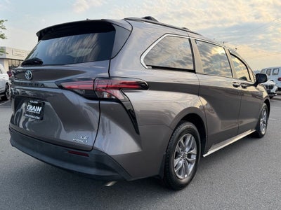 2022 Toyota Sienna LE 8 Passenger