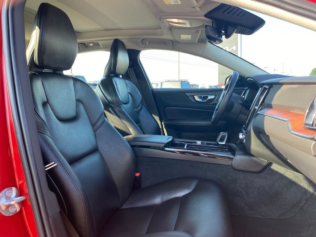 2023 Volvo S60 Recharge Plug-In Hybrid T8 Plus Dark Theme
