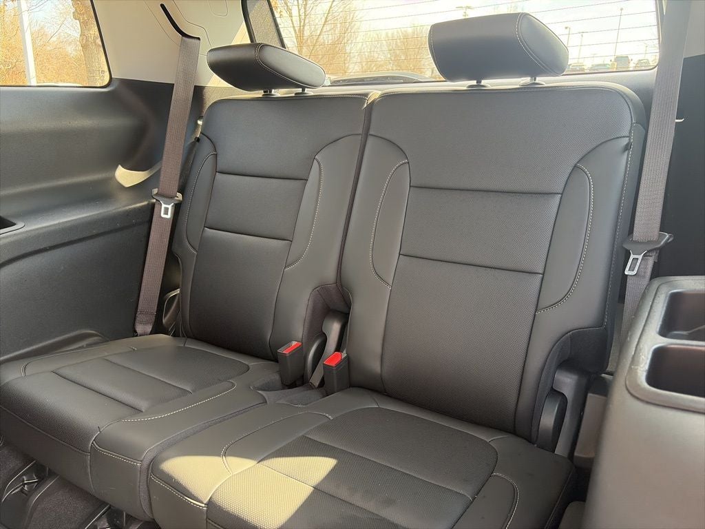 2023 GMC Acadia SLT CLEAN CARFAX LOW MILES!!