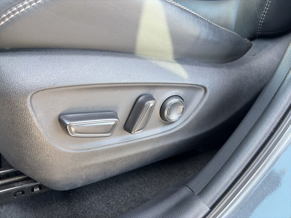 2021 Toyota RAV4 XLE Premium 1-OWNER