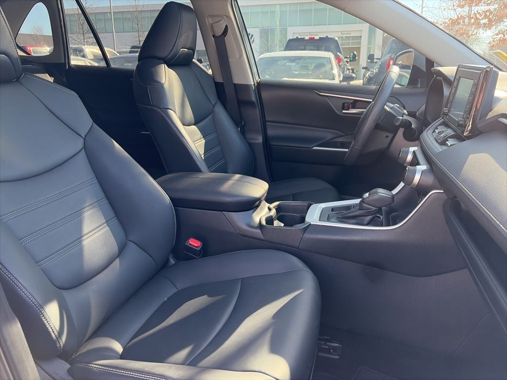 2021 Toyota RAV4 XLE Premium 1-OWNER