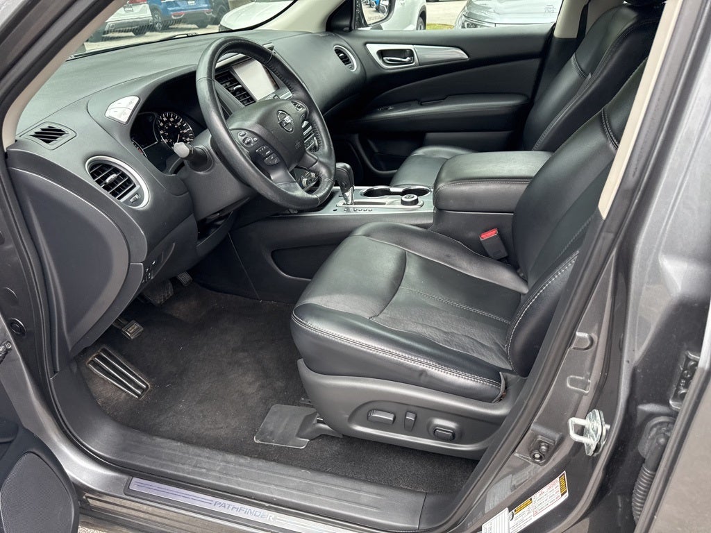 2020 Nissan Pathfinder SL