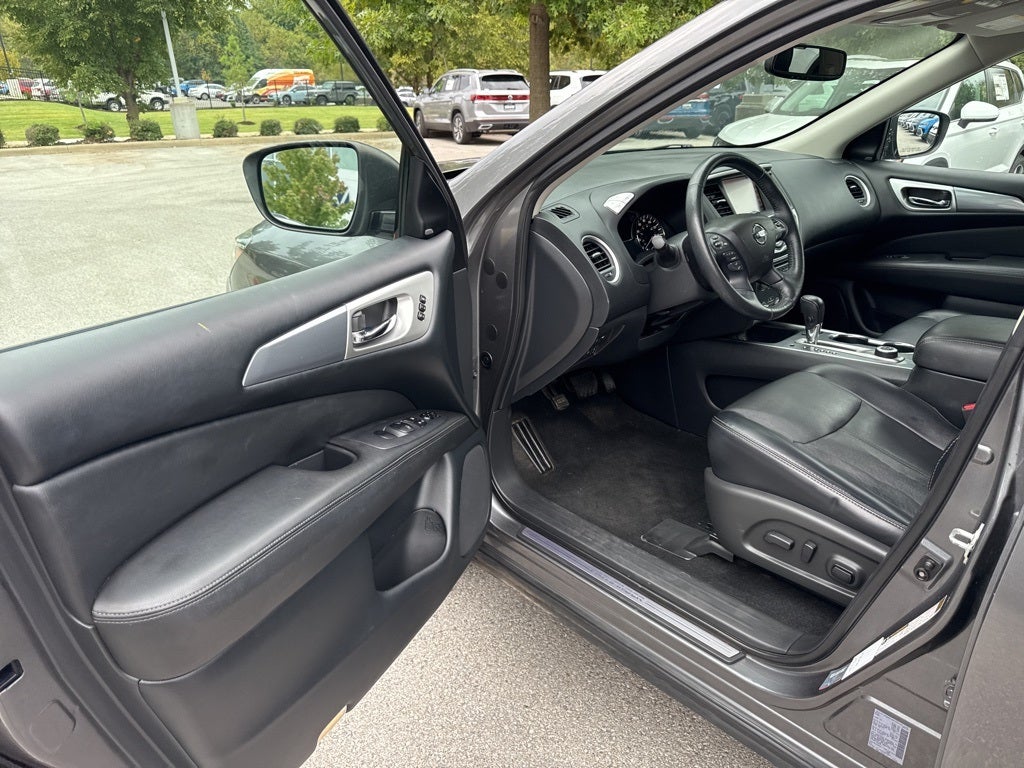 2020 Nissan Pathfinder SL