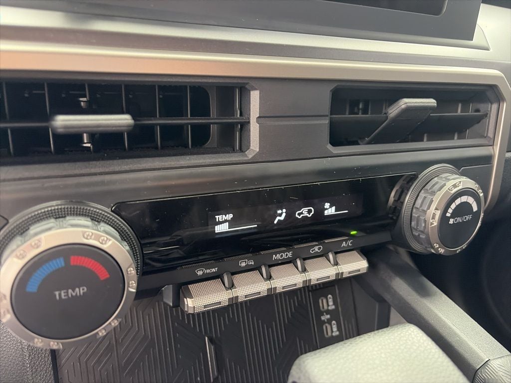 2025 Toyota 4Runner SR5 CLEAN 1 OWNER CARFAX 4WD AND CUSTOM LEATHER