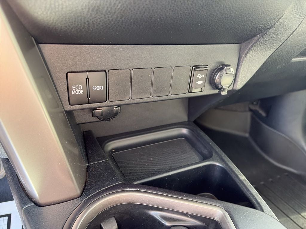 2018 Toyota RAV4 XLE GREAT CONDITION! GREAT SERVICE HISTORY!