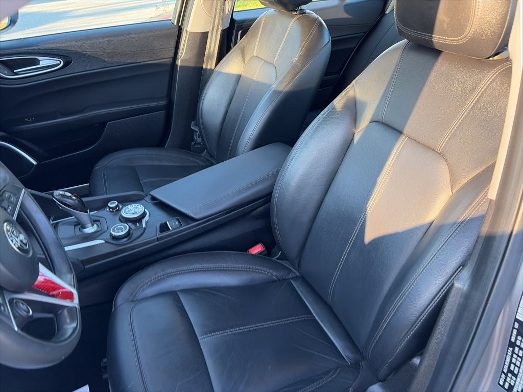 2018 Alfa Romeo Giulia Base AWD COLD WEATHER AND 3D NAVIGATION