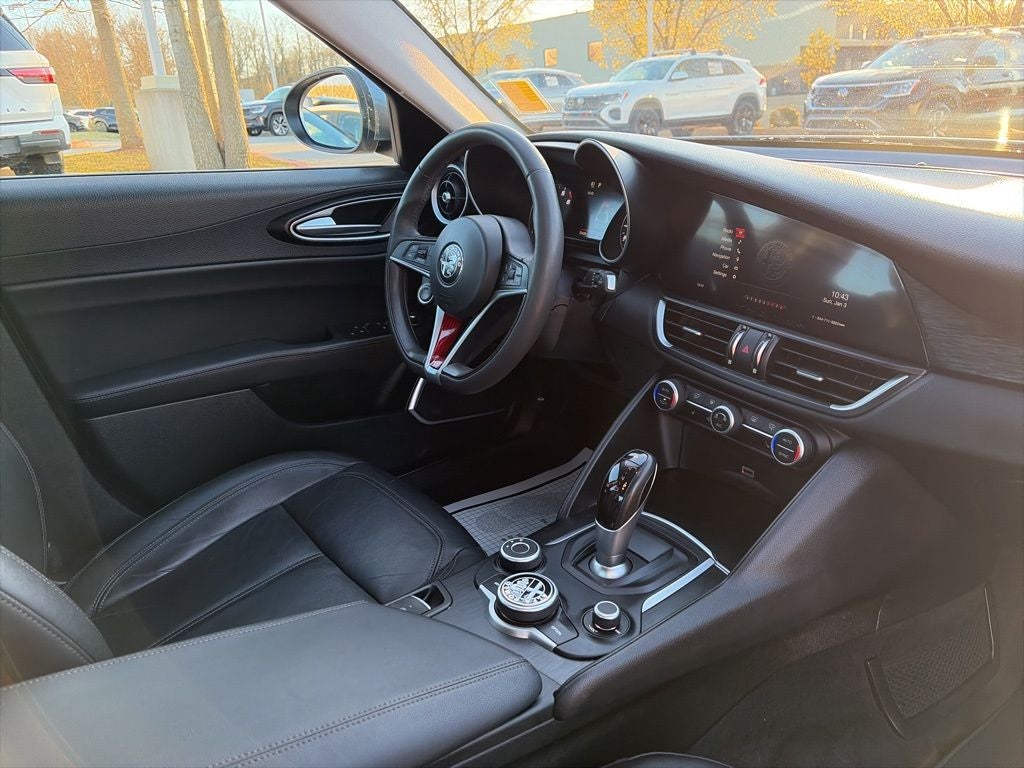 2018 Alfa Romeo Giulia Base AWD COLD WEATHER AND 3D NAVIGATION