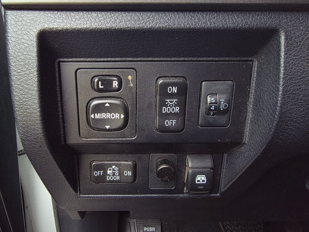 2017 Toyota Tundra SR5