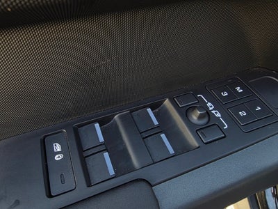 2024 Land Rover Defender 130 X-Dynamic SE