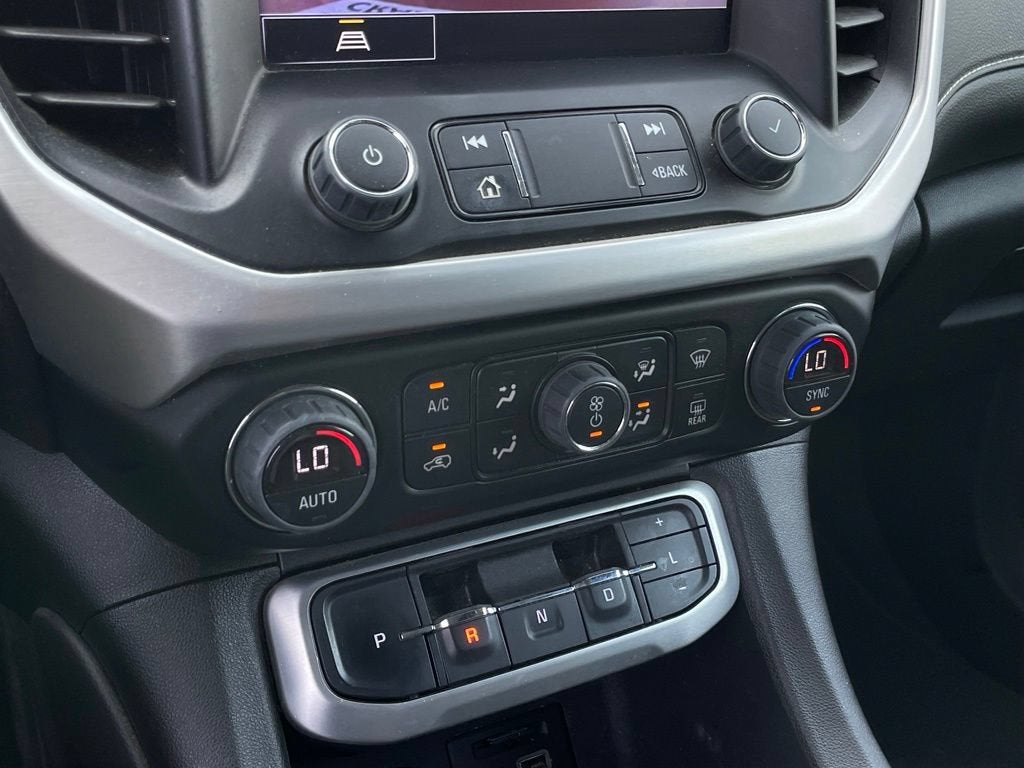 2023 GMC Acadia SLT