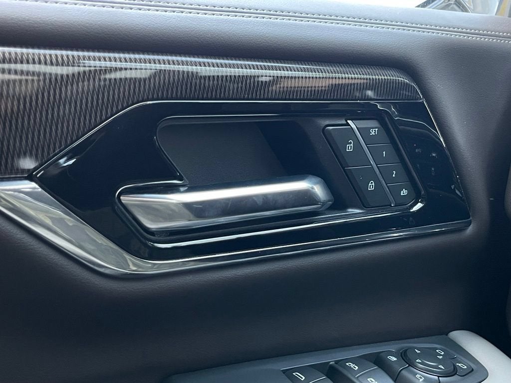 2025 GMC Yukon Elevation
