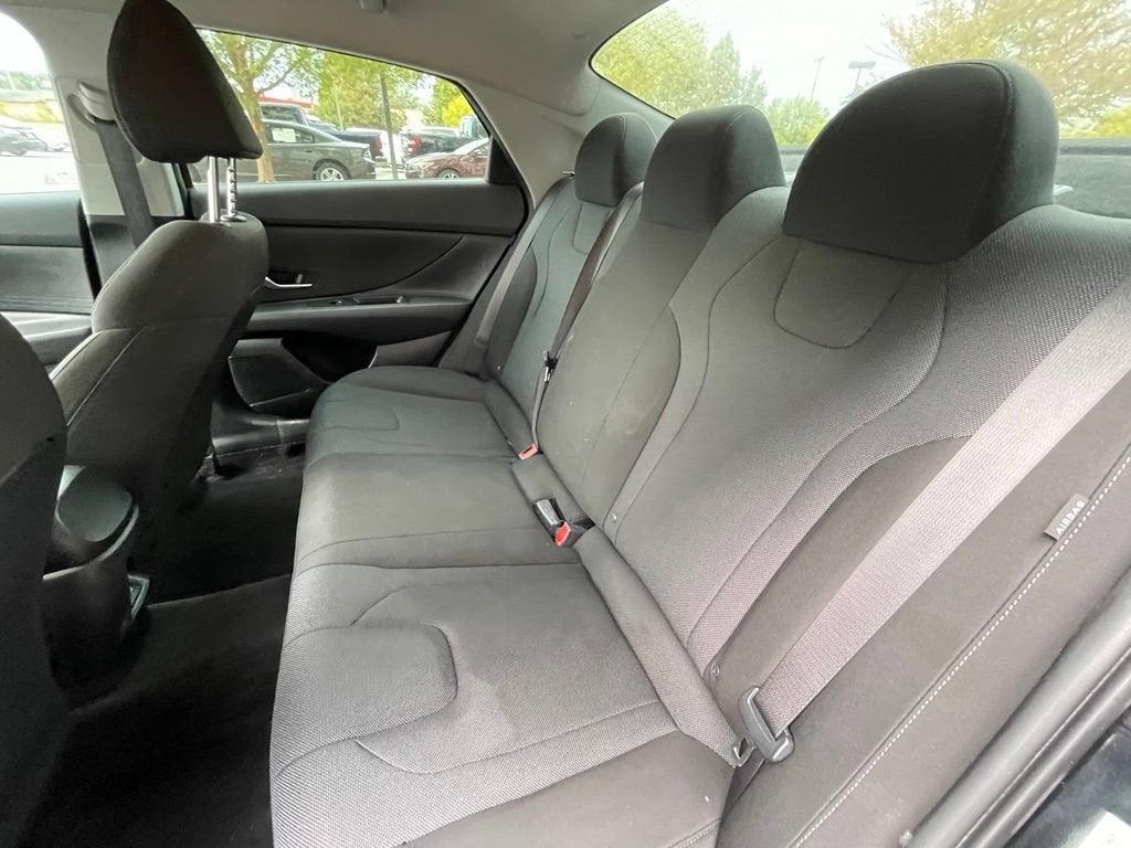 2025 Hyundai ELANTRA SE